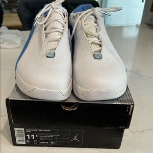 Jumpman Team Flow Low White Blue Sneakers